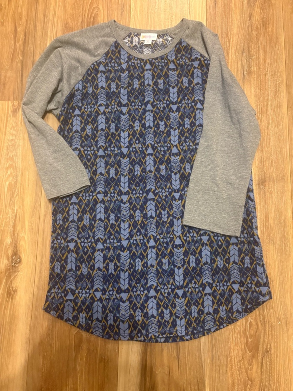 Woman’s Blue Patterned Raglan Tunic Top